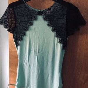 NWOT Beautiful tee with lace sleeves